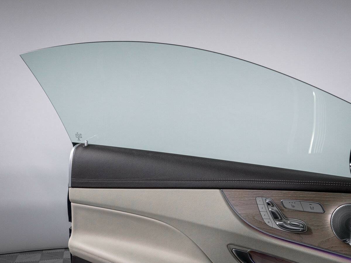 Б/У Мерседес-Бенц Е-Класс 2018 года. Фото: #18