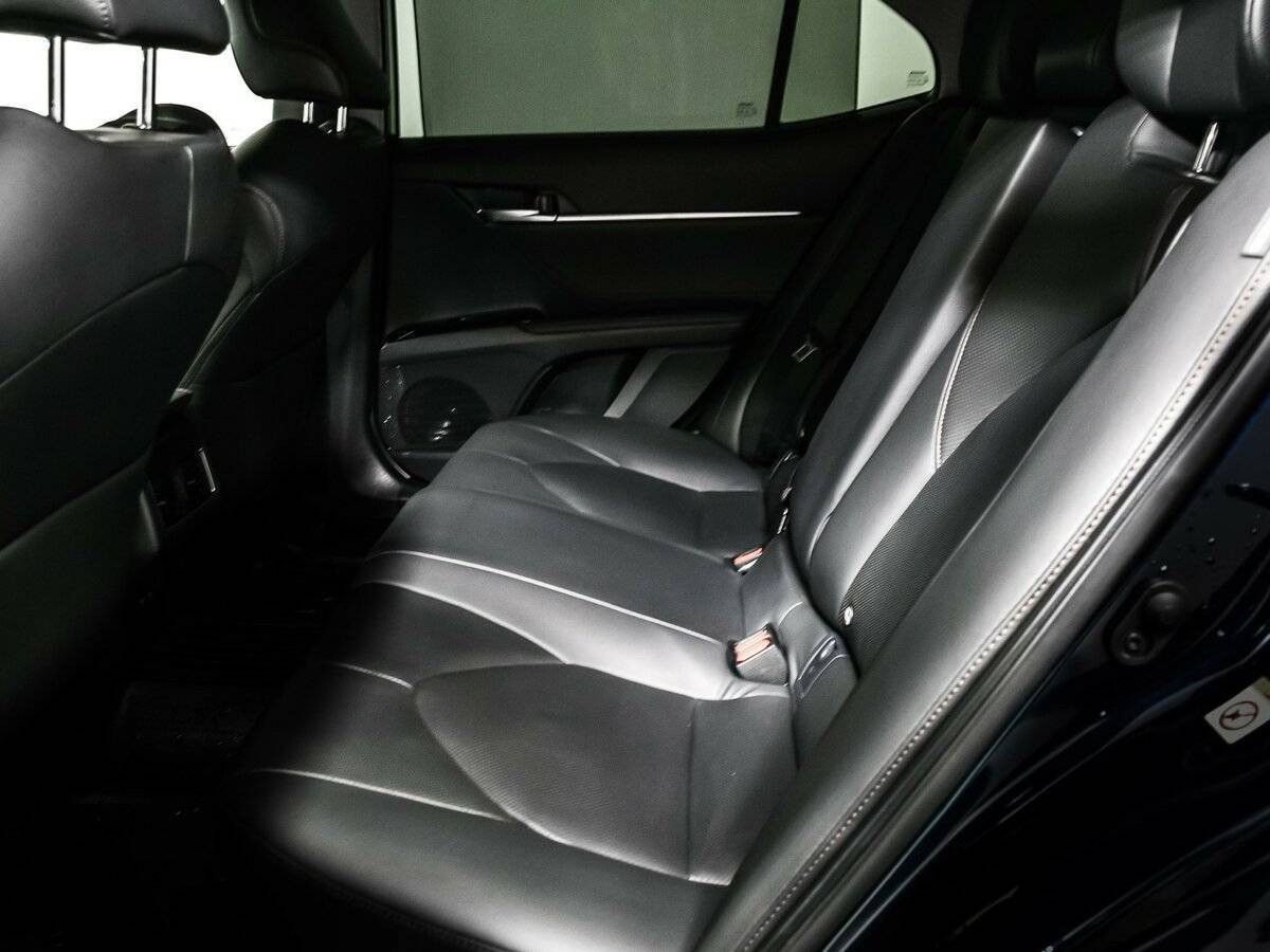 Б/У Тойота Камри 2018 года. Фото: #11