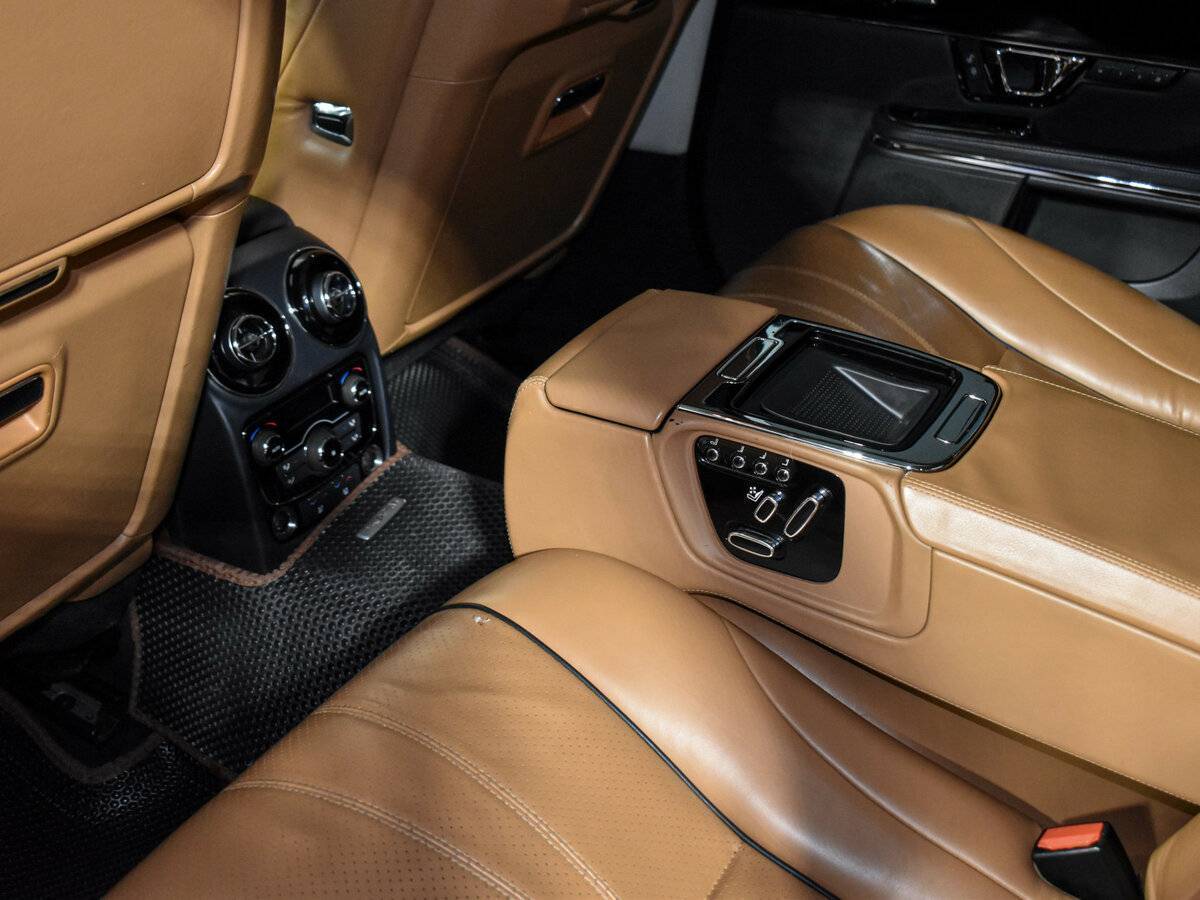 Б/У Ягуар ИксДжи 2016 года. Фото: #11