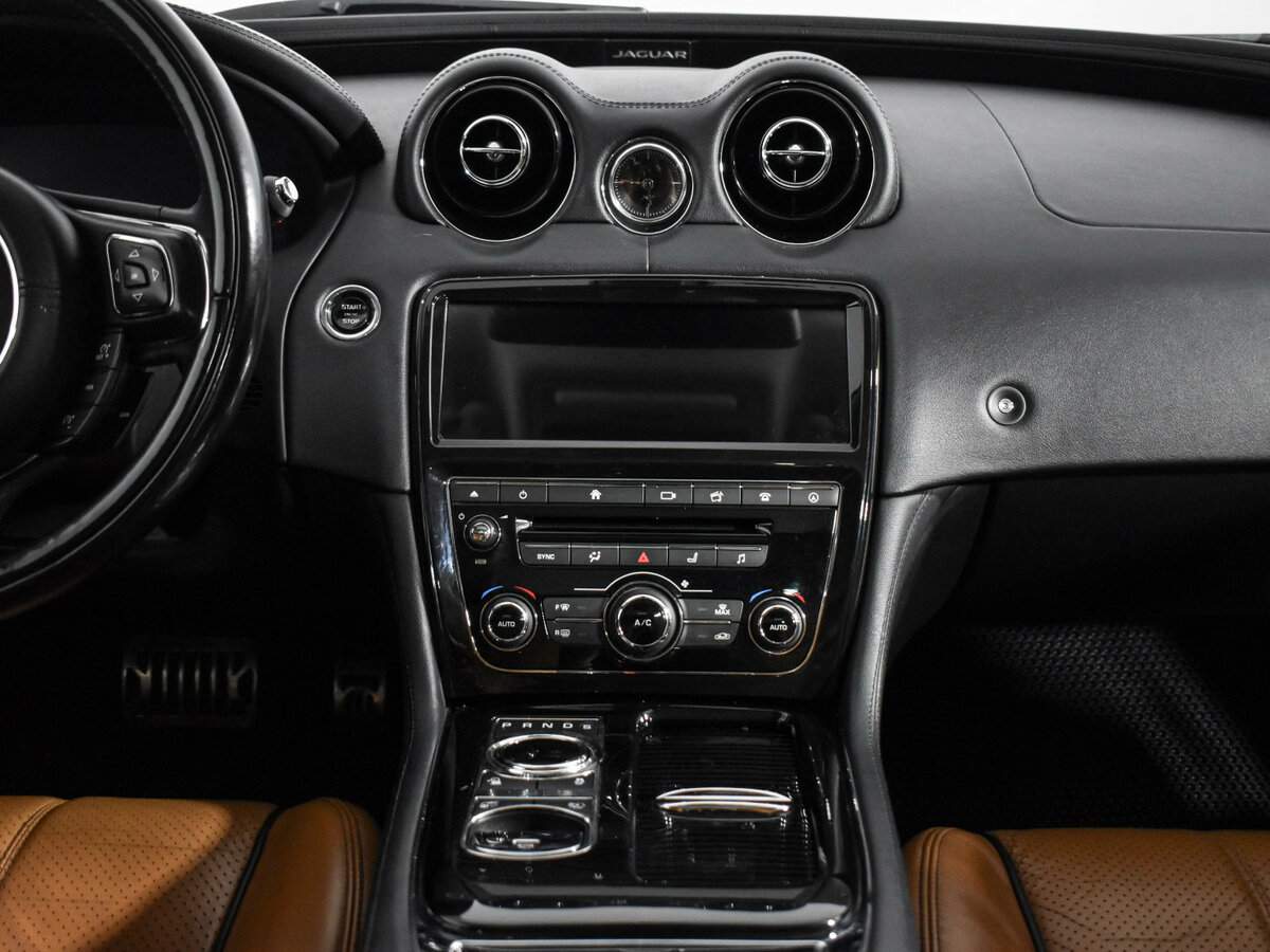 Б/У Ягуар ИксДжи 2016 года. Фото: #15