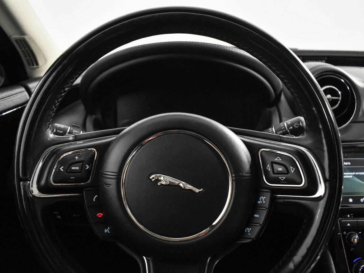 Б/У Ягуар ИксДжи 2016 года. Фото: #19
