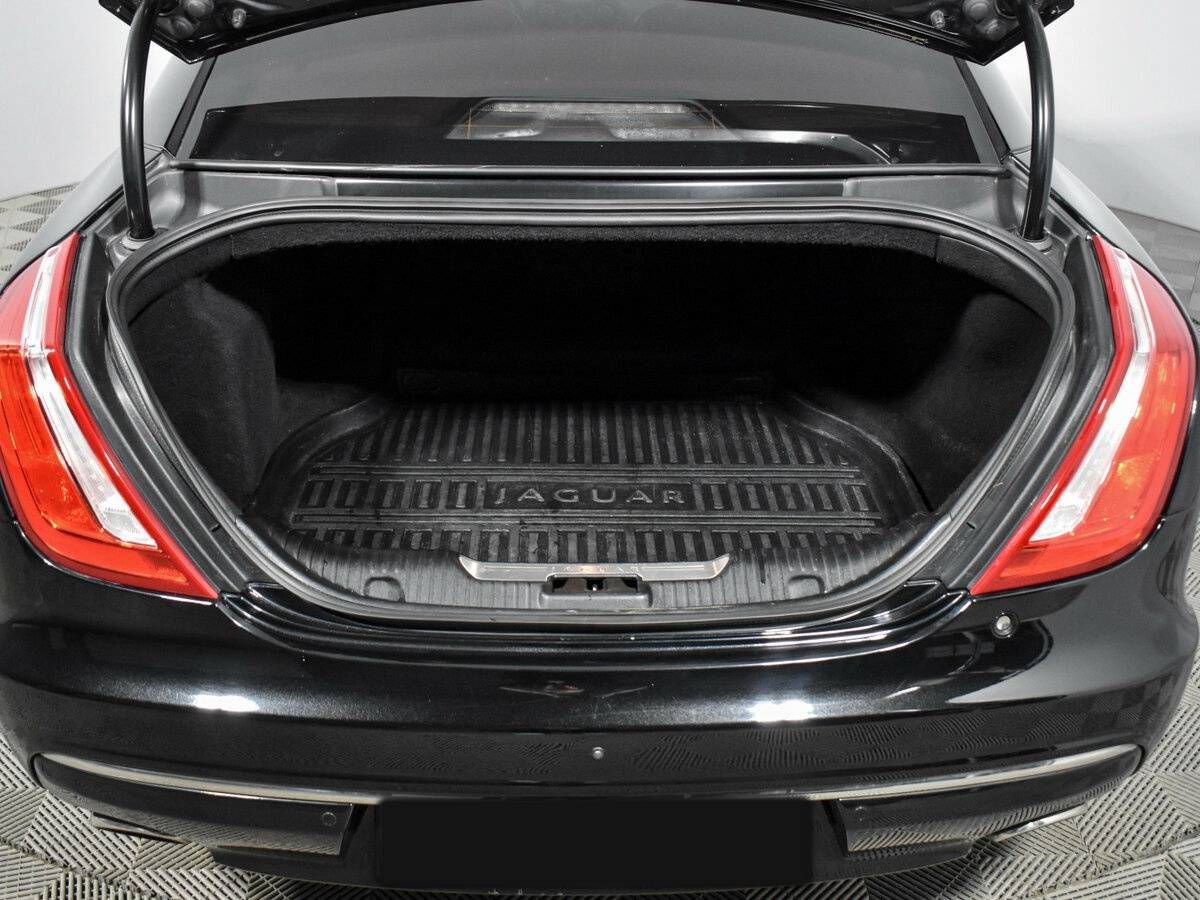 Б/У Ягуар ИксДжи 2016 года. Фото: #25