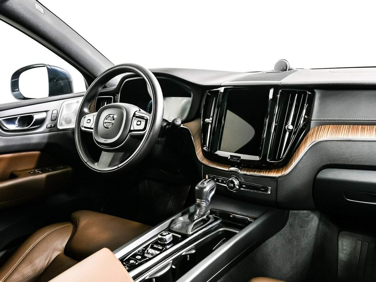 Б/У Вольво ИксЦ60 2021 года. Фото: #8