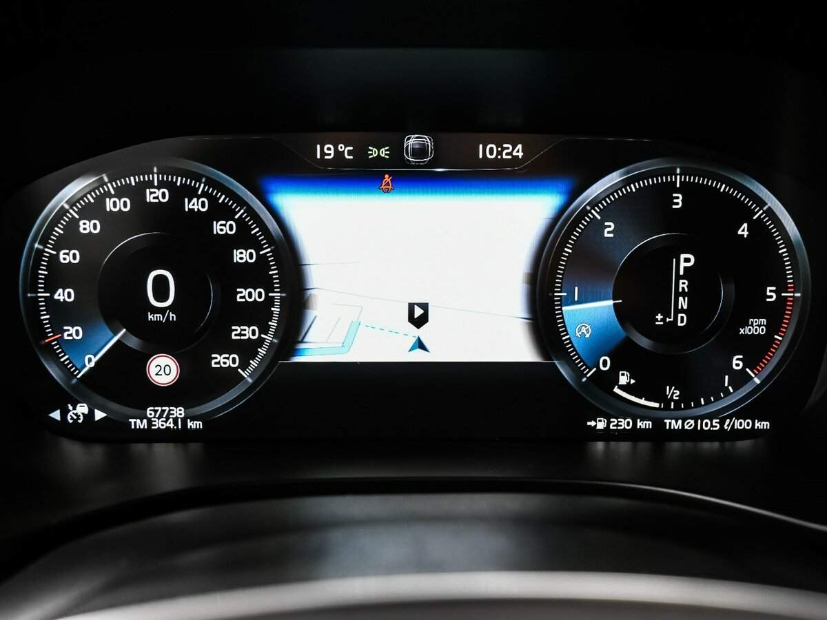 Б/У Вольво ИксЦ60 2021 года. Фото: #9