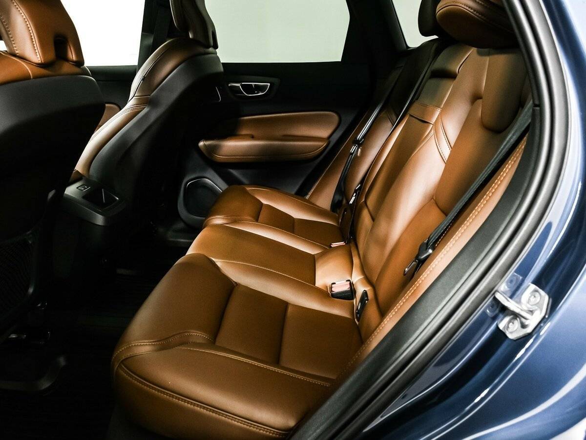 Б/У Вольво ИксЦ60 2021 года. Фото: #11