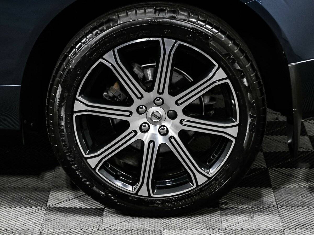 Б/У Вольво ИксЦ60 2021 года. Фото: #13