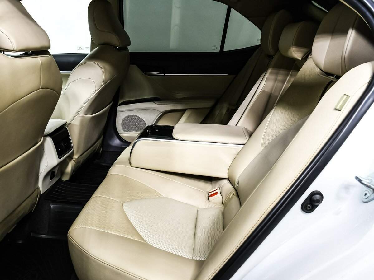 Б/У Тойота Камри 2020 года. Фото: #11