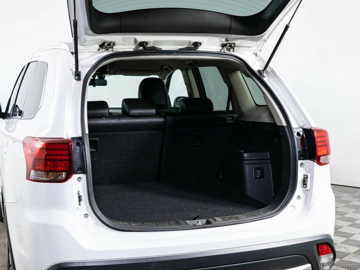 Б/У Митсубиши Оутлэндер 2018 года. Фото: #8