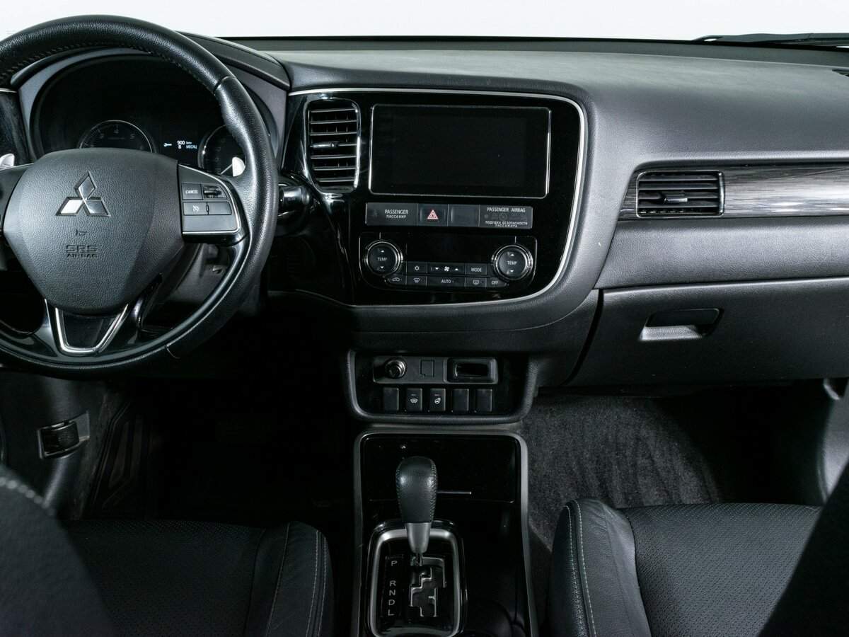 Б/У Митсубиши Оутлэндер 2018 года. Фото: #10