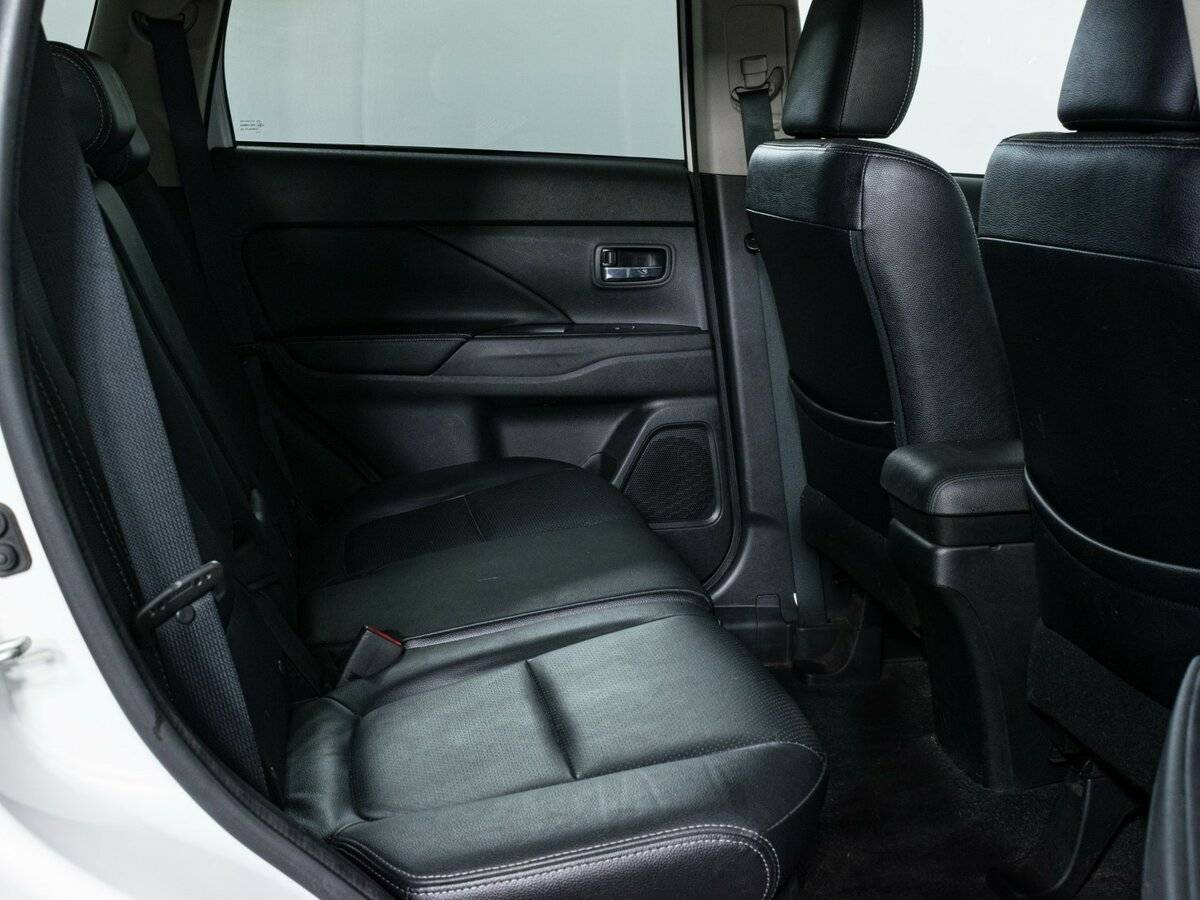 Б/У Митсубиши Оутлэндер 2018 года. Фото: #11