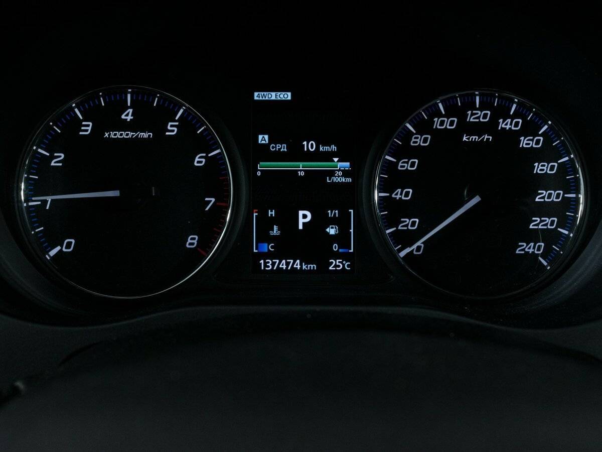 Б/У Митсубиши Оутлэндер 2018 года. Фото: #12