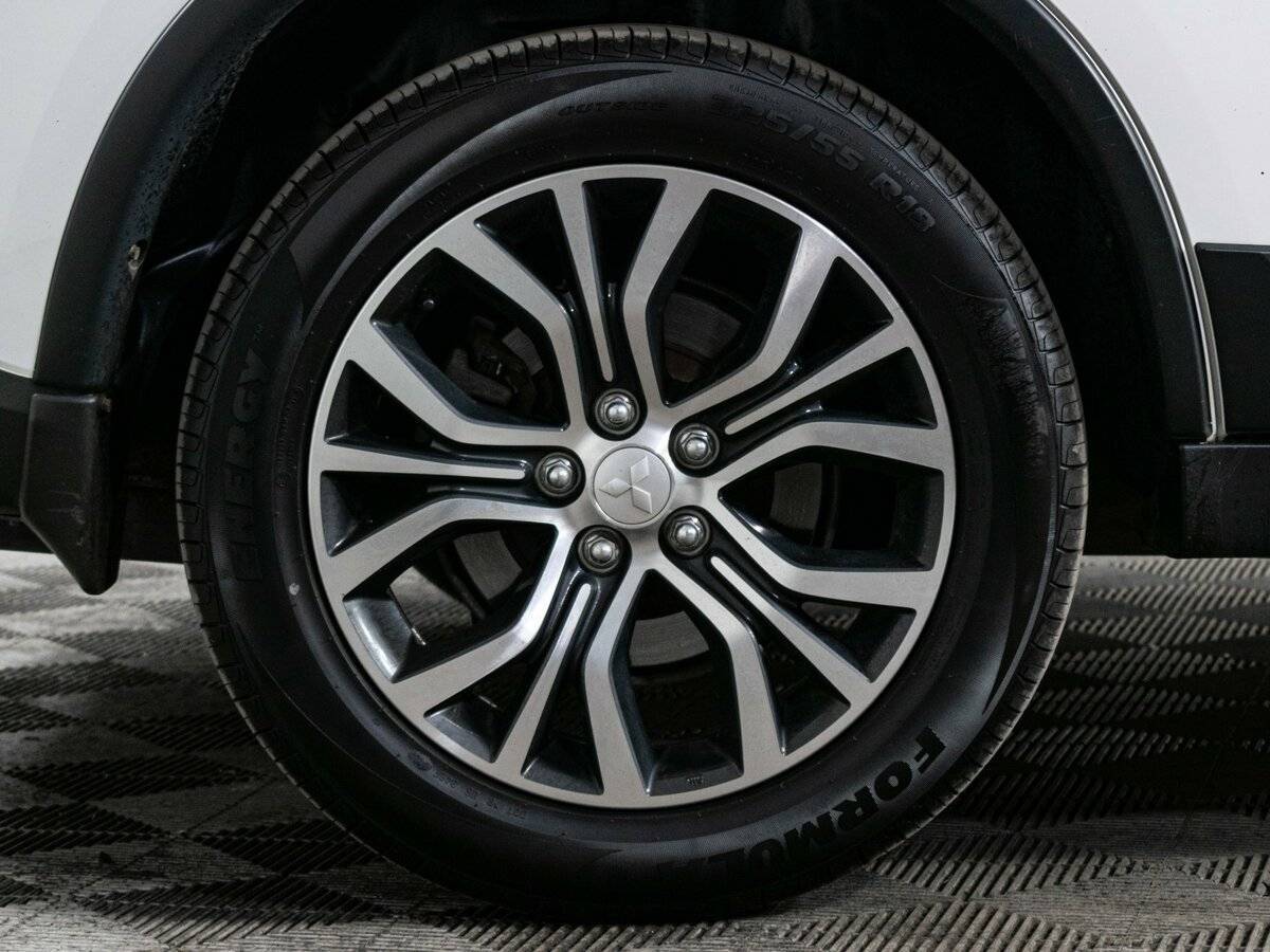 Б/У Митсубиши Оутлэндер 2018 года. Фото: #18