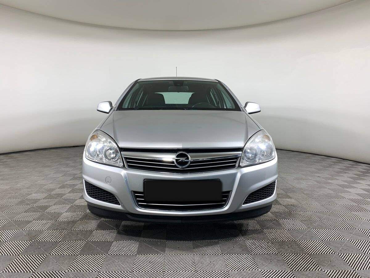 Б/У Опель Астра 2010 года. Фото: #1