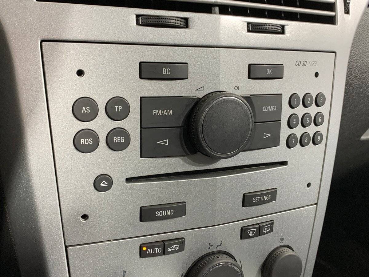 Б/У Опель Астра 2010 года. Фото: #14