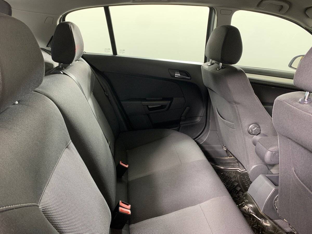 Б/У Опель Астра 2010 года. Фото: #16