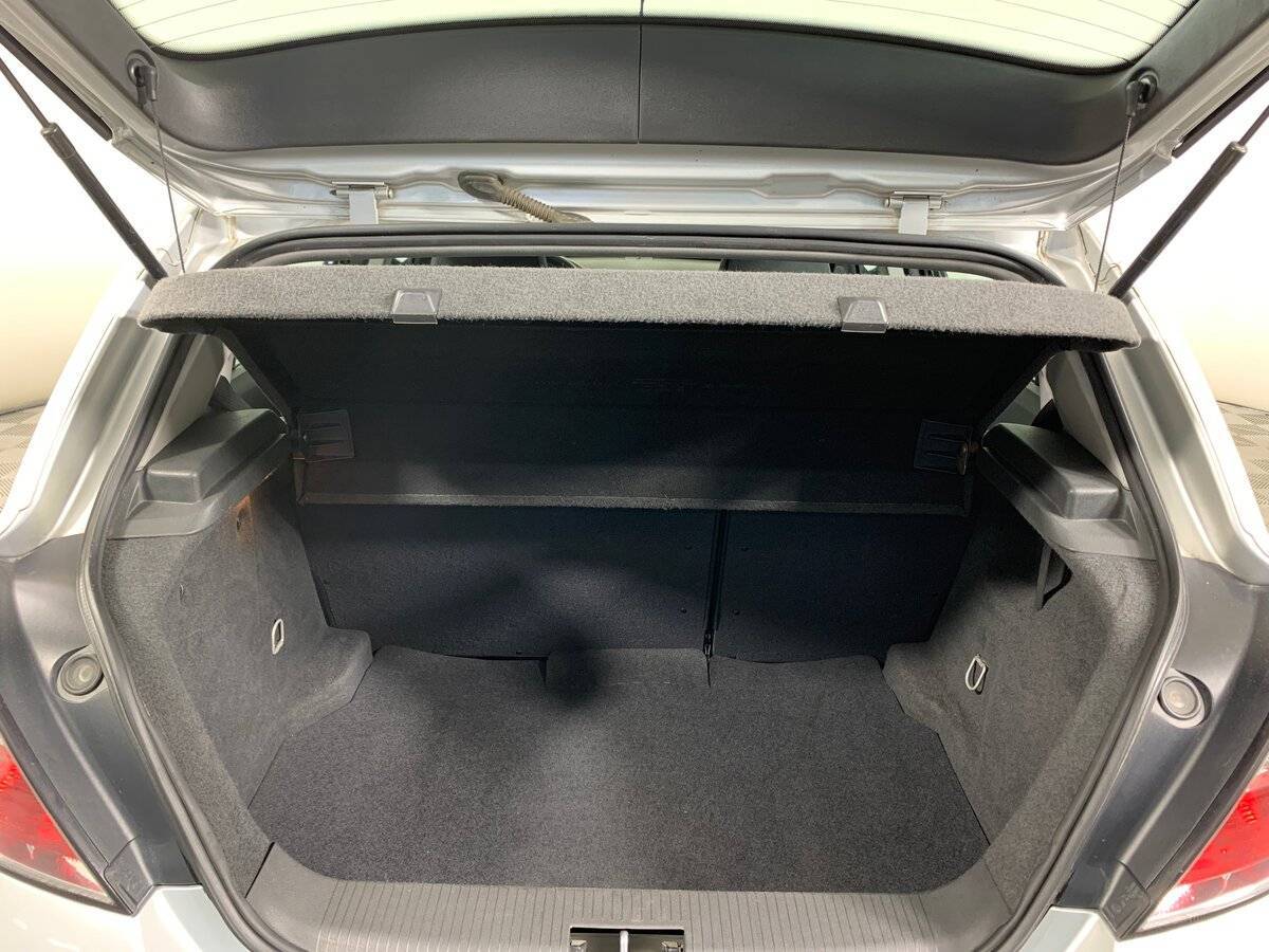 Б/У Опель Астра 2010 года. Фото: #18