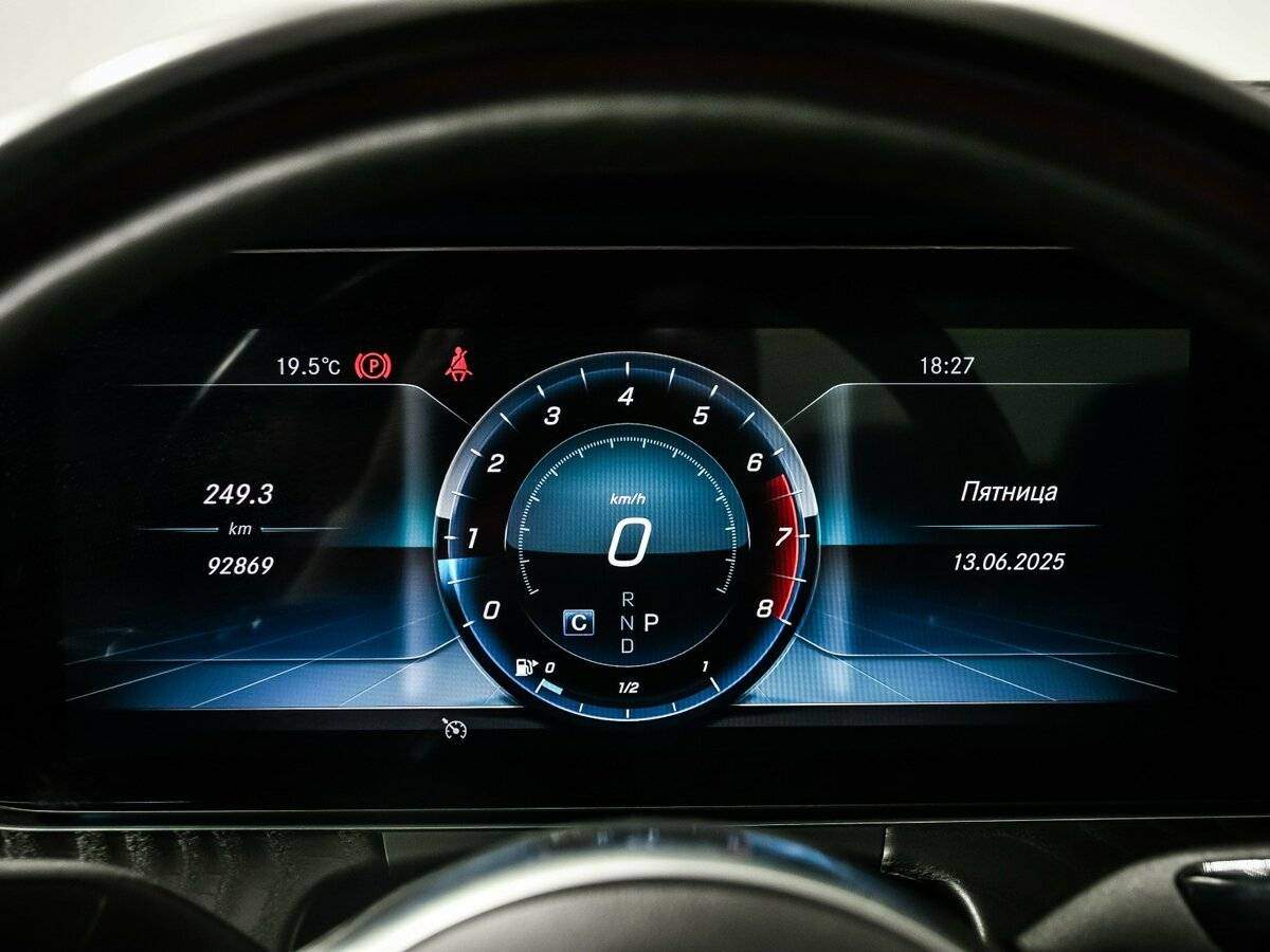 Б/У Мерседес-Бенц Е-Класс 2019 года. Фото: #9