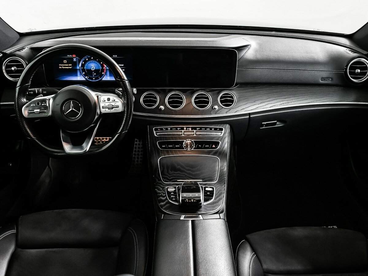 Б/У Мерседес-Бенц Е-Класс 2019 года. Фото: #10