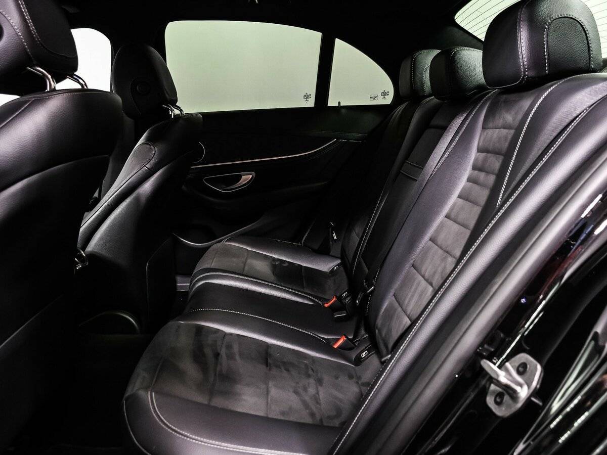 Б/У Мерседес-Бенц Е-Класс 2019 года. Фото: #12