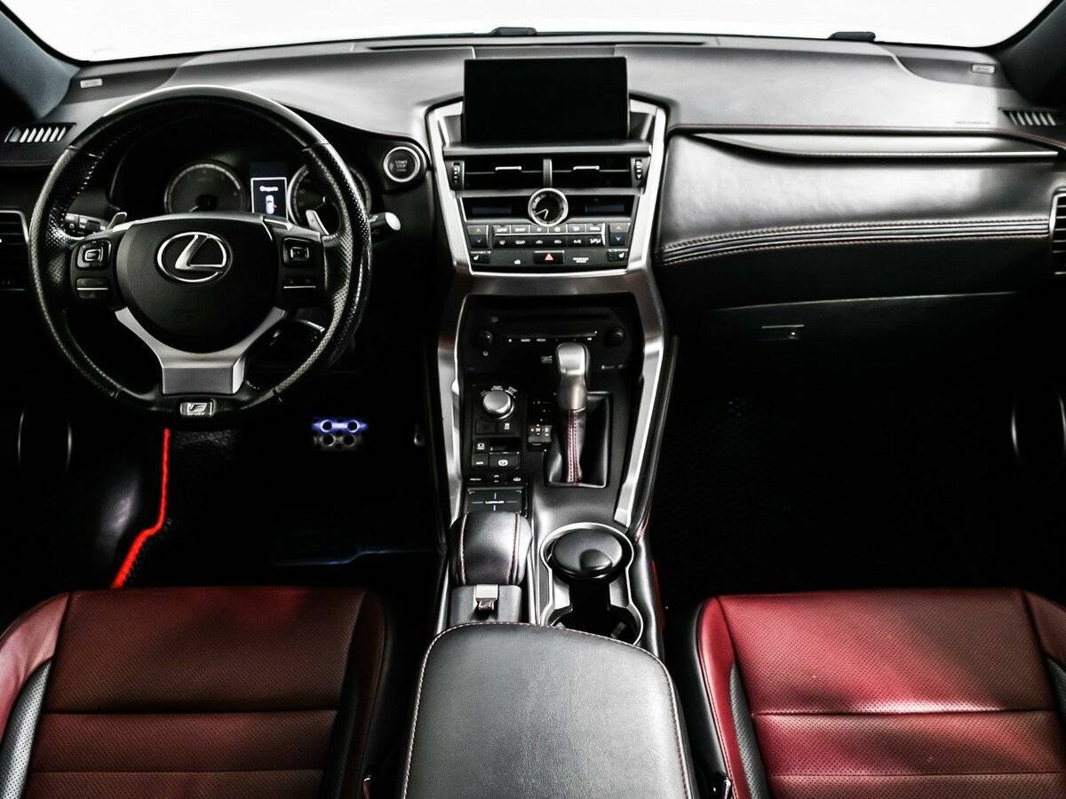 Б/У Лексус Н-Икс 2016 года. Фото: #10