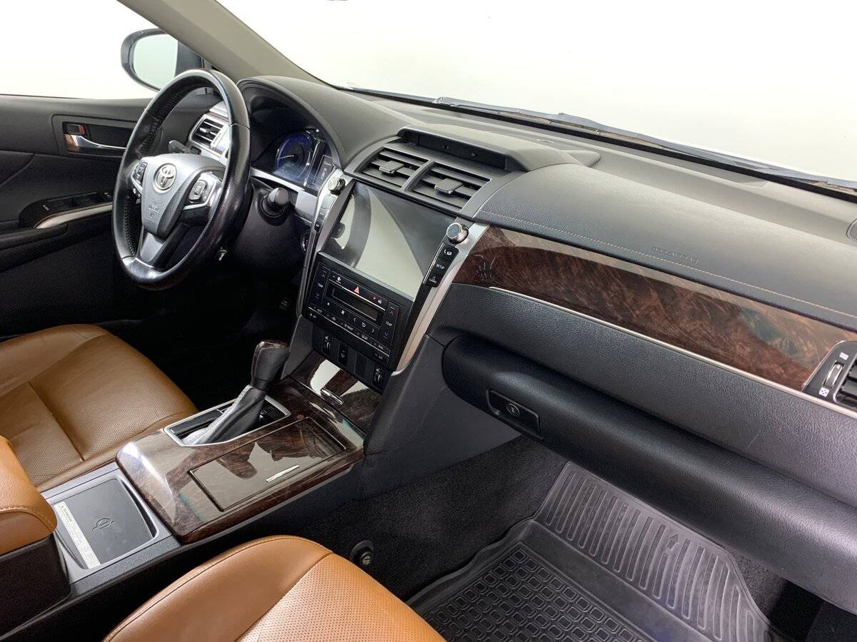 Б/У Тойота Камри 2017 года. Фото: #12