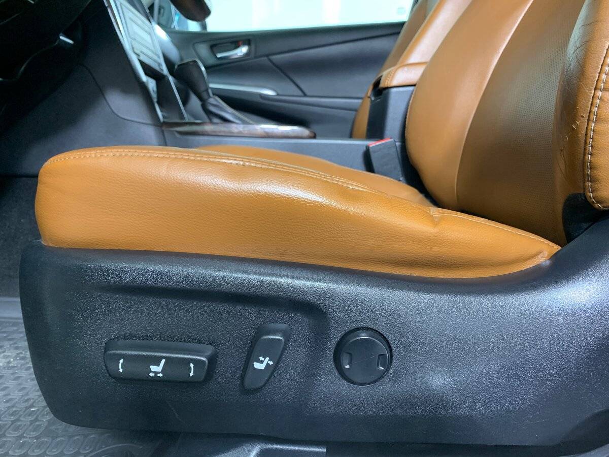 Б/У Тойота Камри 2017 года. Фото: #15