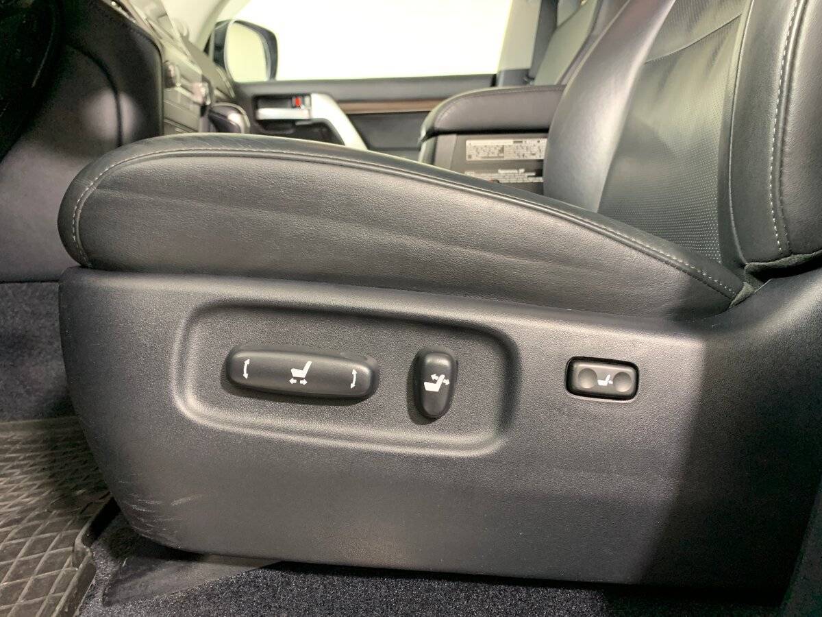 Б/У Тойота Лэнд Крузер 2016 года. Фото: #15