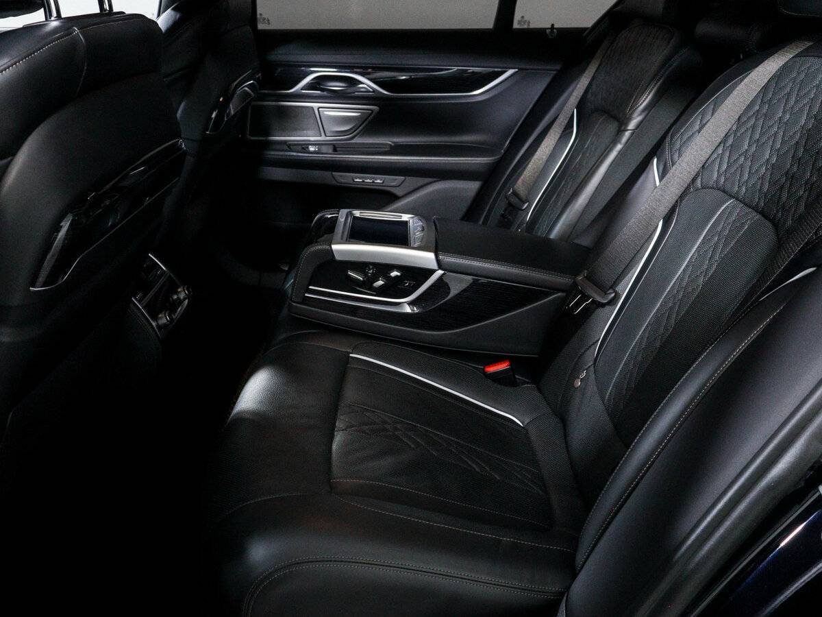 Б/У БМВ 7 серии 2019 года. Фото: #9