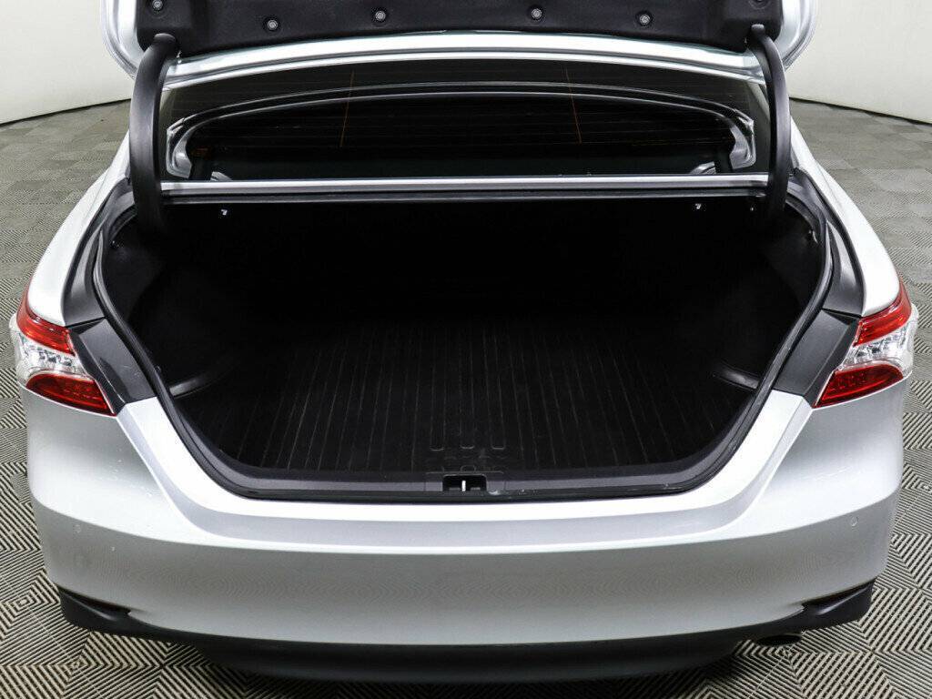 Б/У Тойота Камри 2018 года. Фото: #8