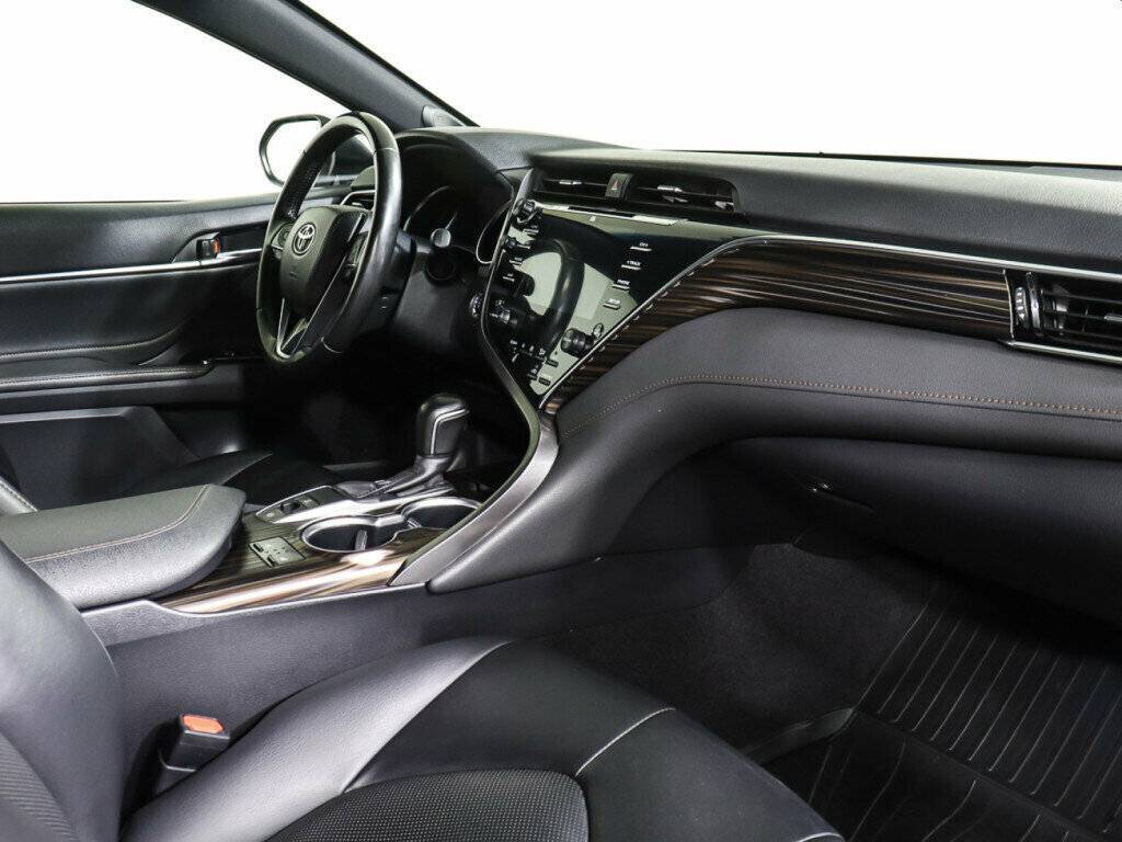 Б/У Тойота Камри 2018 года. Фото: #9