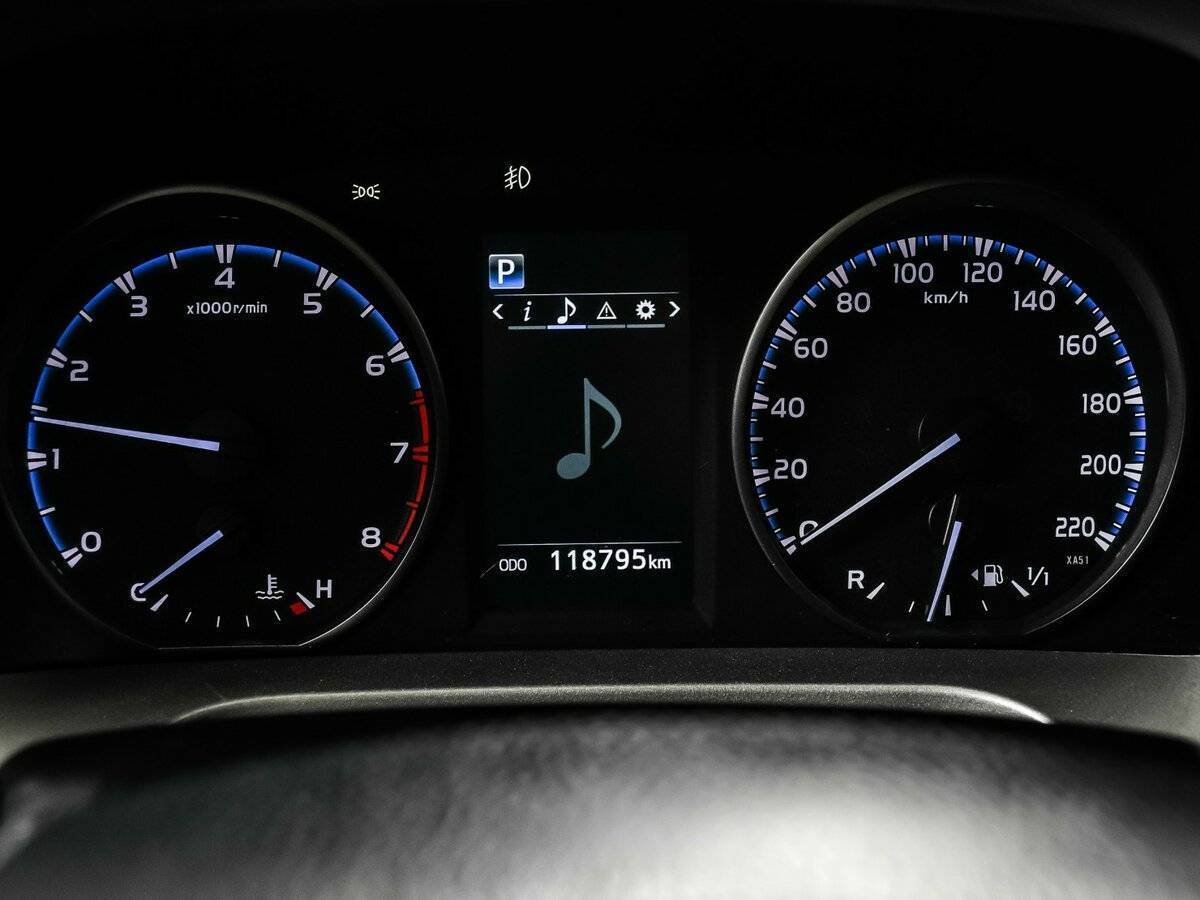 Б/У Тойота Рав4 2017 года. Фото: #9