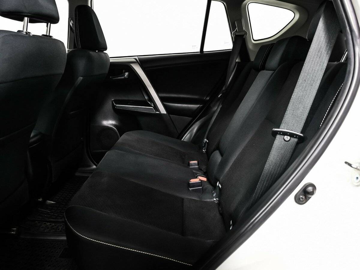 Б/У Тойота Рав4 2017 года. Фото: #12