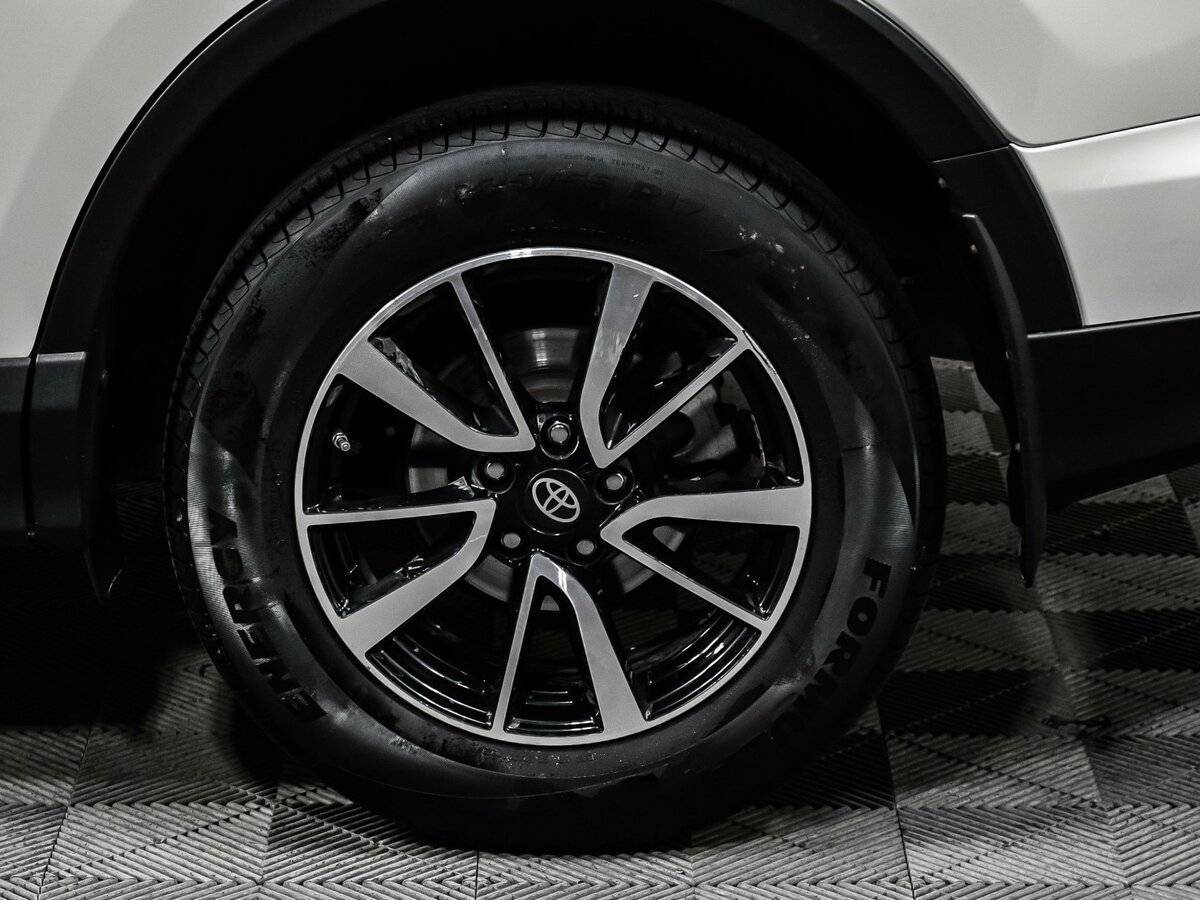 Б/У Тойота Рав4 2017 года. Фото: #13