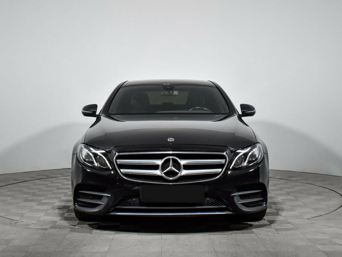 Б/У Мерседес-Бенц Е-Класс 2020 года. Фото: #1