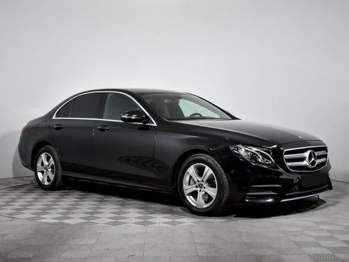 Б/У Мерседес-Бенц Е-Класс 2020 года. Фото: #2