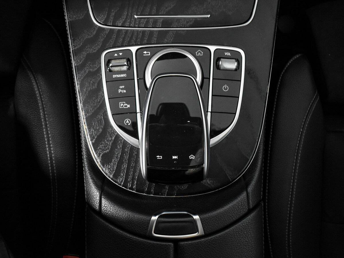 Б/У Мерседес-Бенц Е-Класс 2020 года. Фото: #11