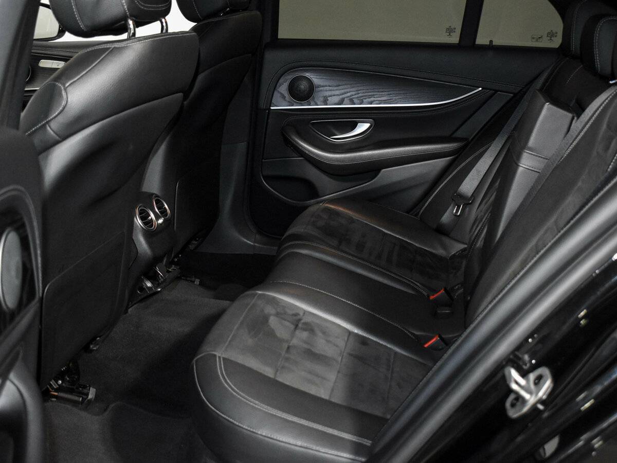 Б/У Мерседес-Бенц Е-Класс 2020 года. Фото: #12