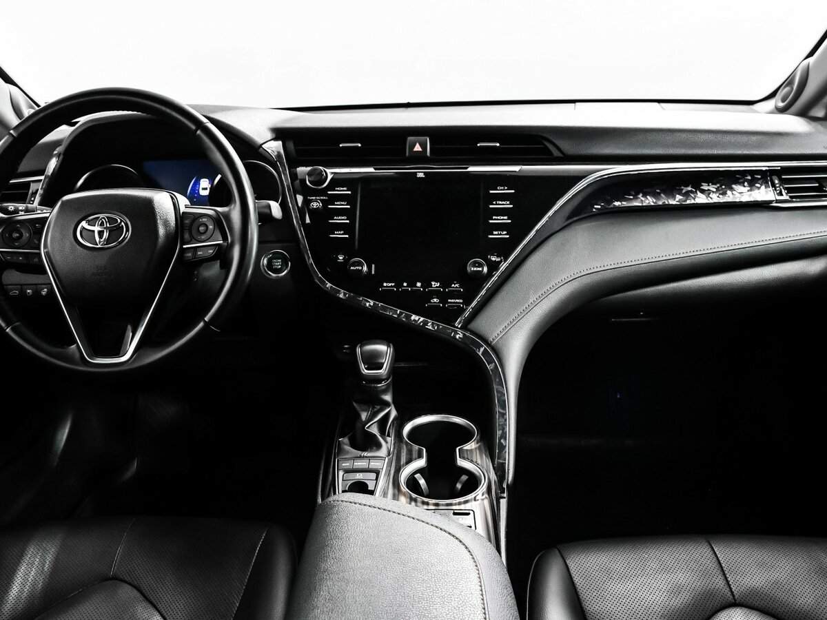 Б/У Тойота Камри 2018 года. Фото: #10