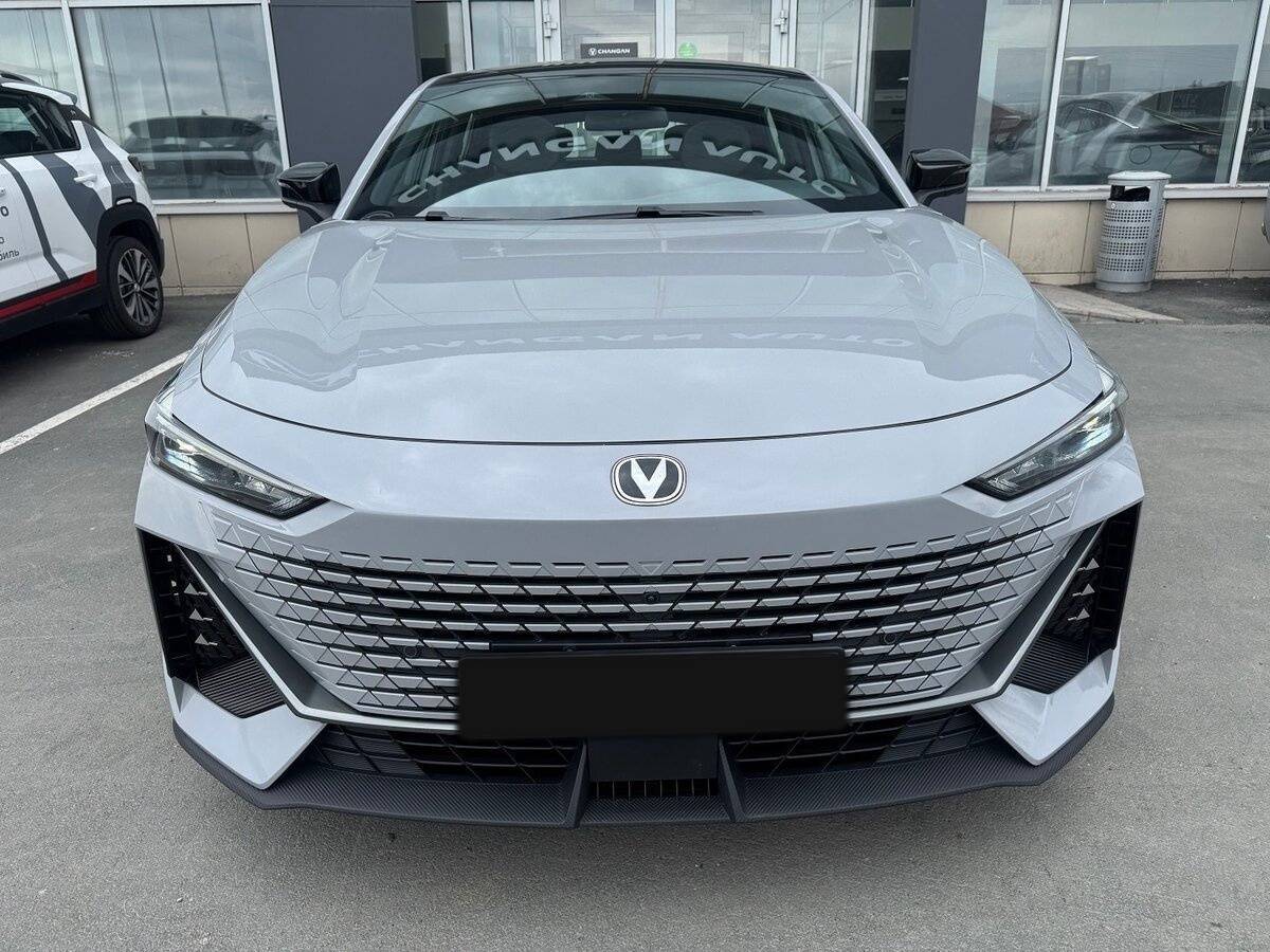 Б/У Чанган УНИ-В 2023 года. Фото: #1