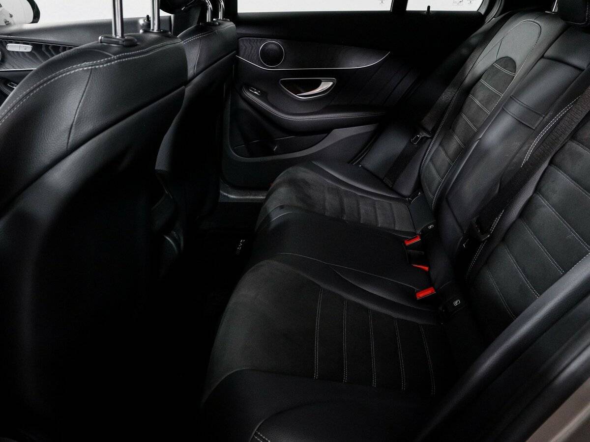 Б/У Мерседес-Бенц Ц-Класс 2020 года. Фото: #9