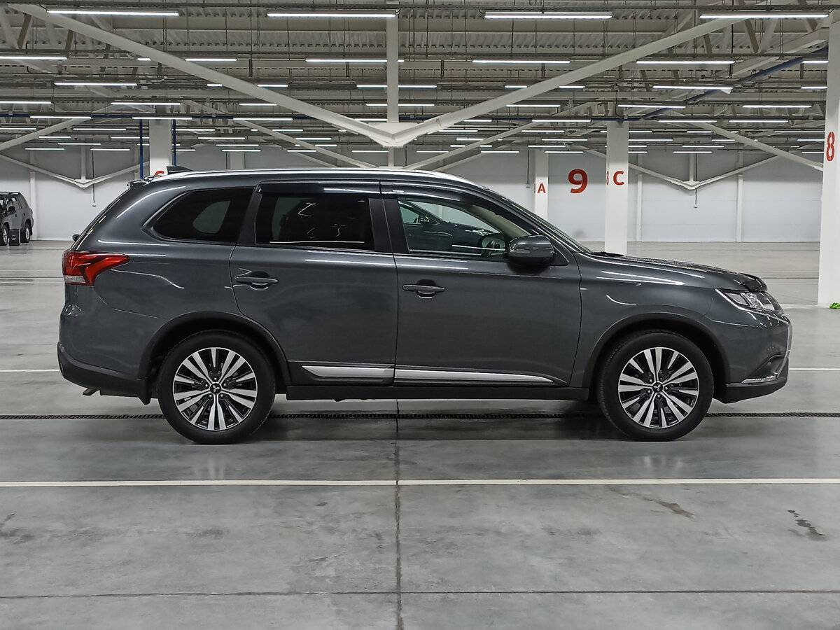 Б/У Митсубиши Оутлэндер 2020 года. Фото: #3