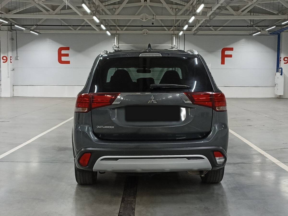 Б/У Митсубиши Оутлэндер 2020 года. Фото: #5