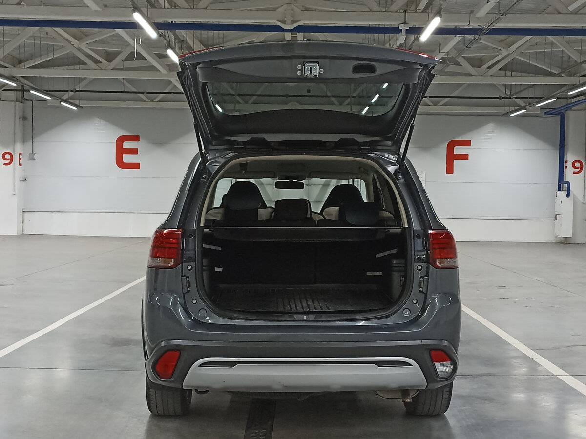 Б/У Митсубиши Оутлэндер 2020 года. Фото: #9