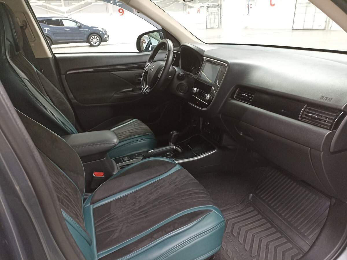 Б/У Митсубиши Оутлэндер 2020 года. Фото: #10