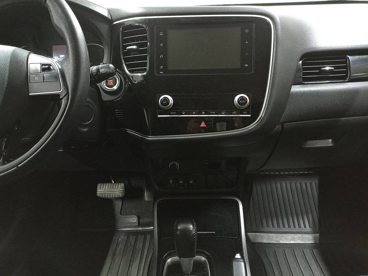 Б/У Митсубиши Оутлэндер 2020 года. Фото: #14