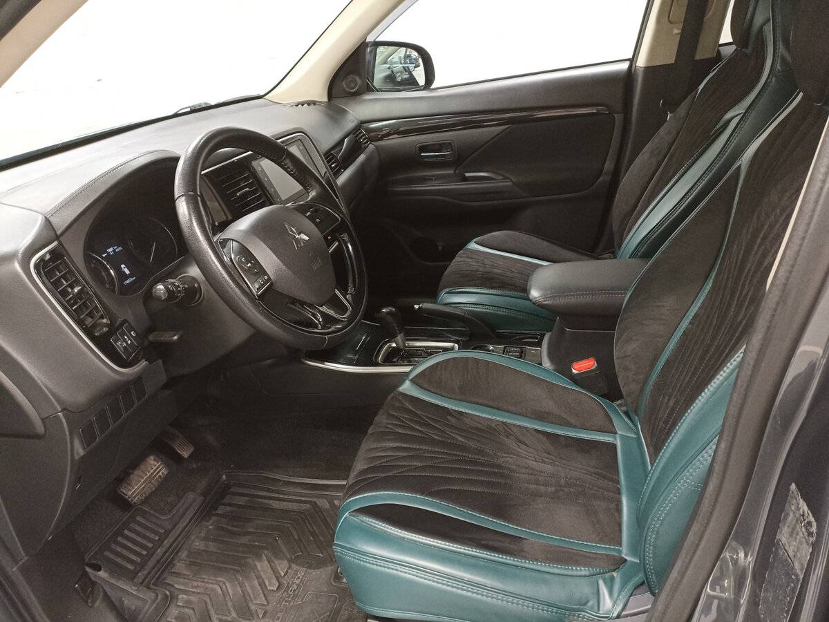 Б/У Митсубиши Оутлэндер 2020 года. Фото: #15