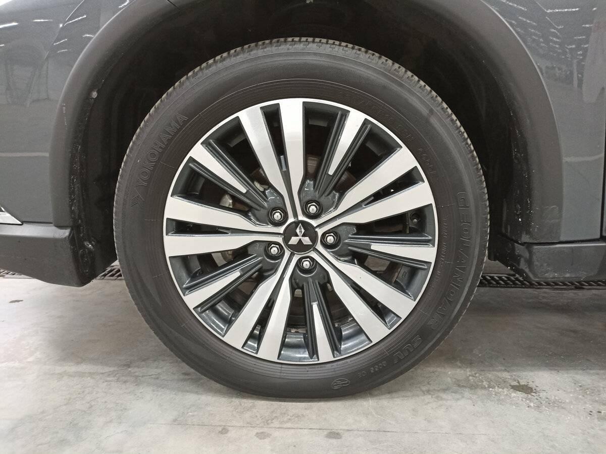 Б/У Митсубиши Оутлэндер 2020 года. Фото: #17