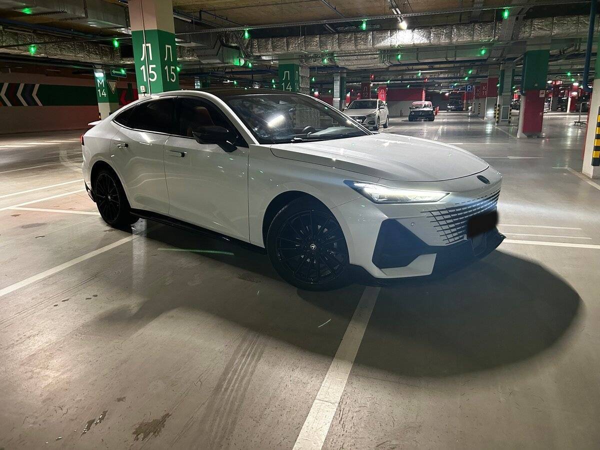 Б/У Чанган УНИ-В 2023 года. Фото: #2