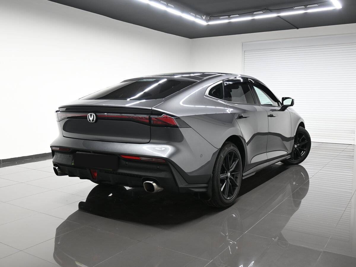 Б/У Чанган УНИ-В 2023 года. Фото: #1