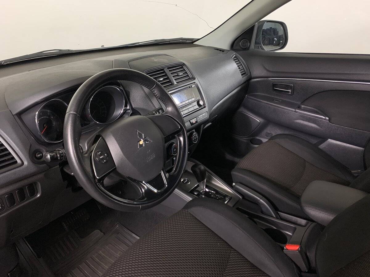 Б/У Митсубиши АС-Икс 2018 года. Фото: #11